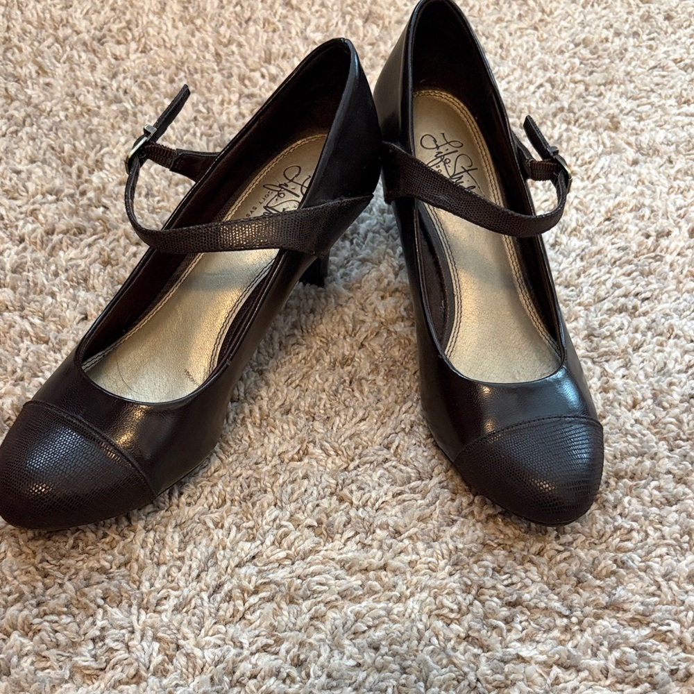 Life Stride Brown heels